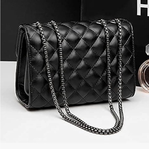 NWT-BELLALUNA-BLACK QUILTED HANBAG - Picture 3 of 8